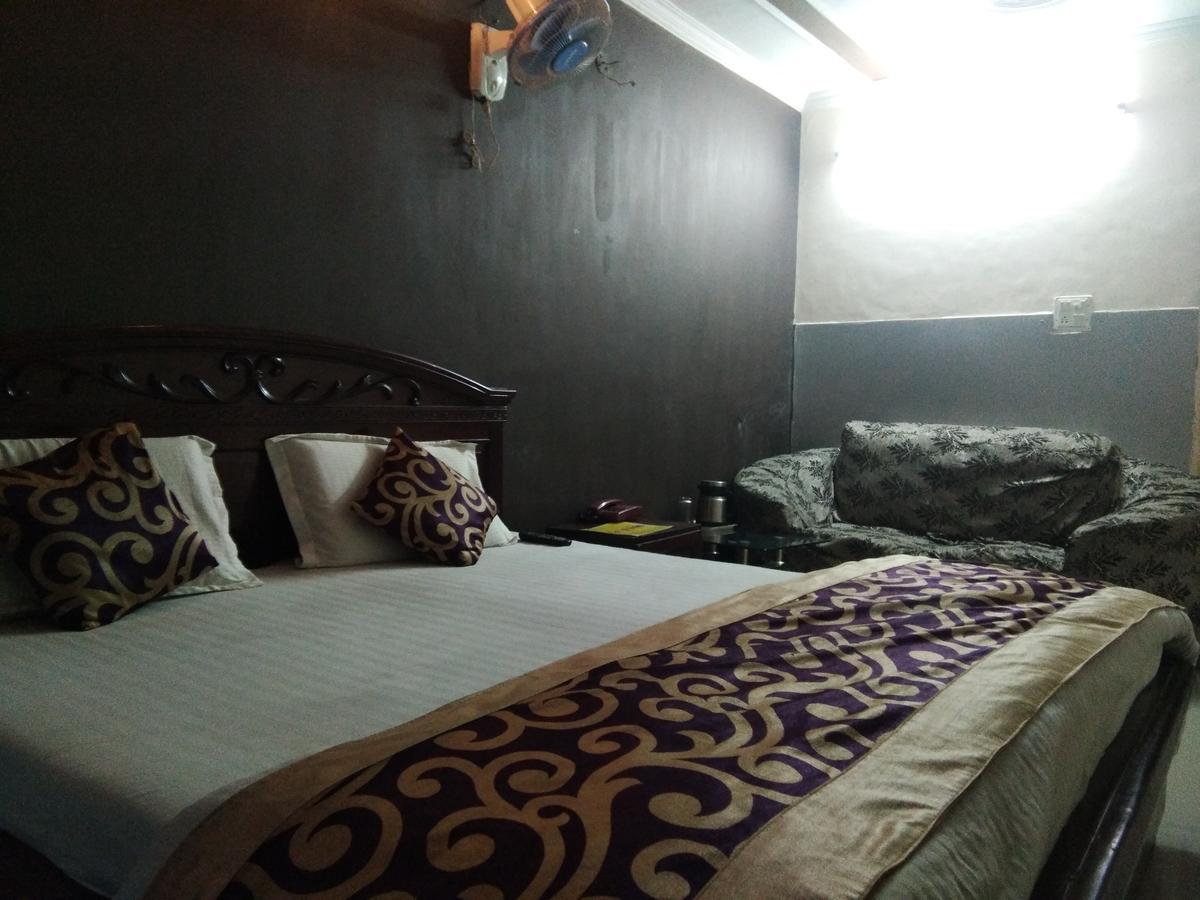 Balbir Continental Hotel *